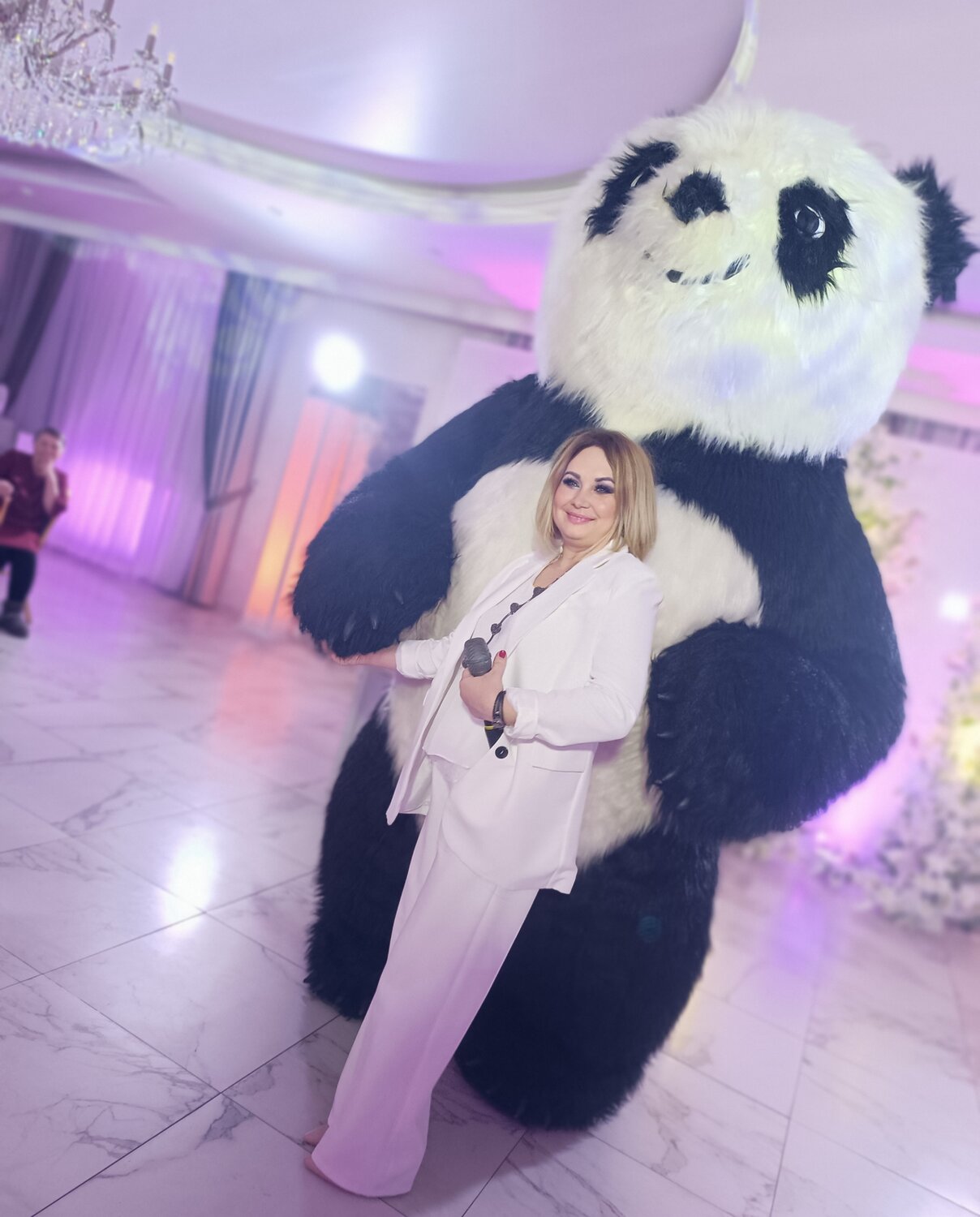 гигантская панда, панда 🐼, ростовая кукла панда, девушка, плюшевая панда