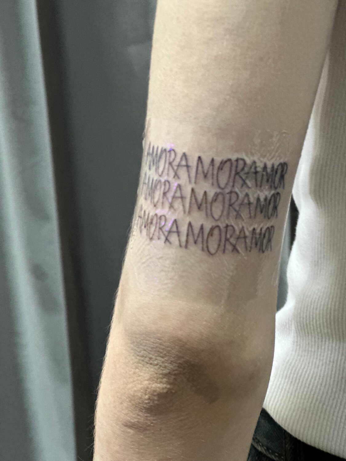 тату, депрессивные тату надписи, татуировки, тату аморе, тату любви достойна