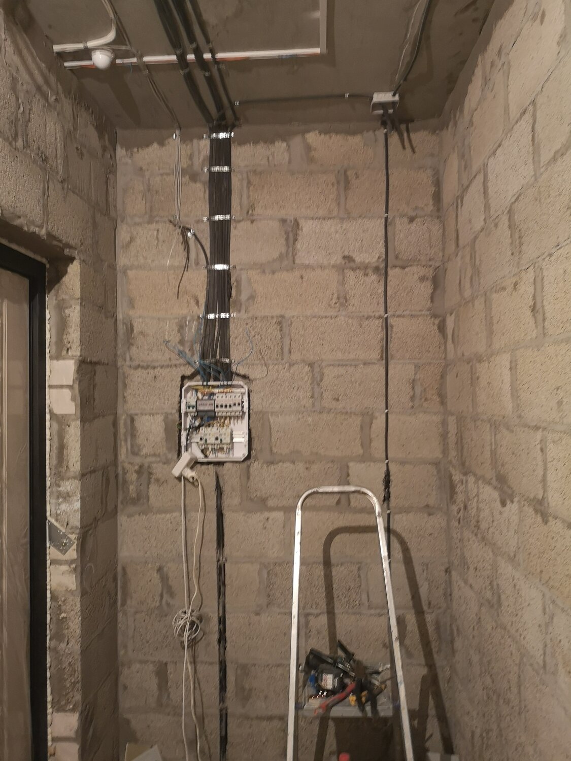 монтаж электропроводки в доме, монтаж электропроводки, электропроводка в частном доме, электрика в частном доме, монтаж электрики