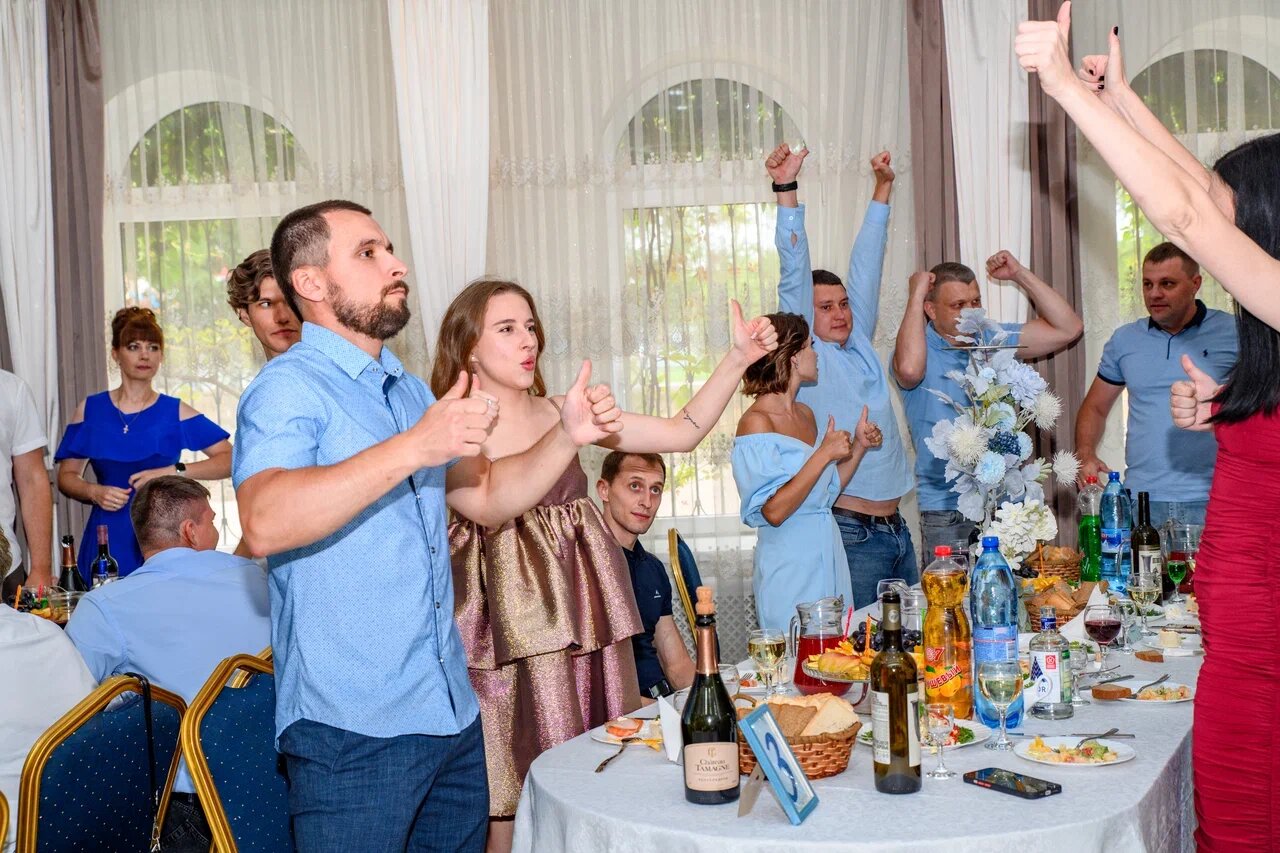 на свадьбе, тамада на свадьбу, ведущий на свадьбу, свадьба банкет, человек