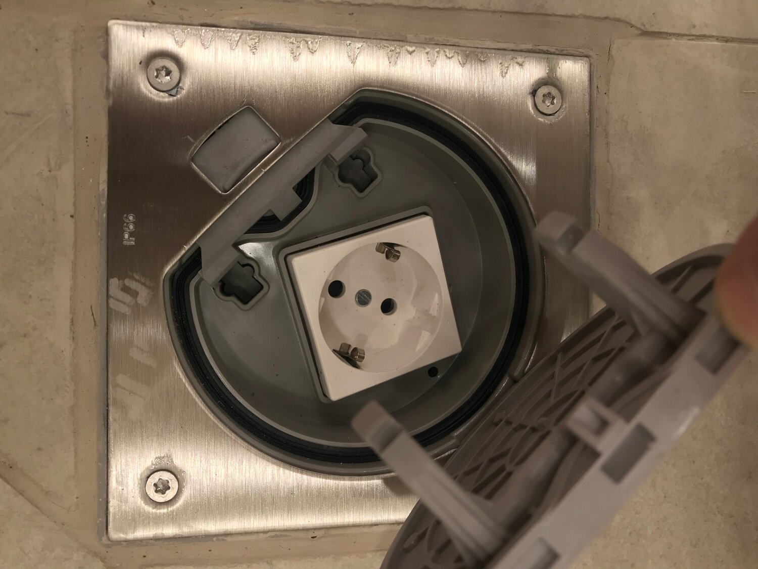 розетка электрическая, розетка, розетка с узо, розетки в доме, розетка двойная