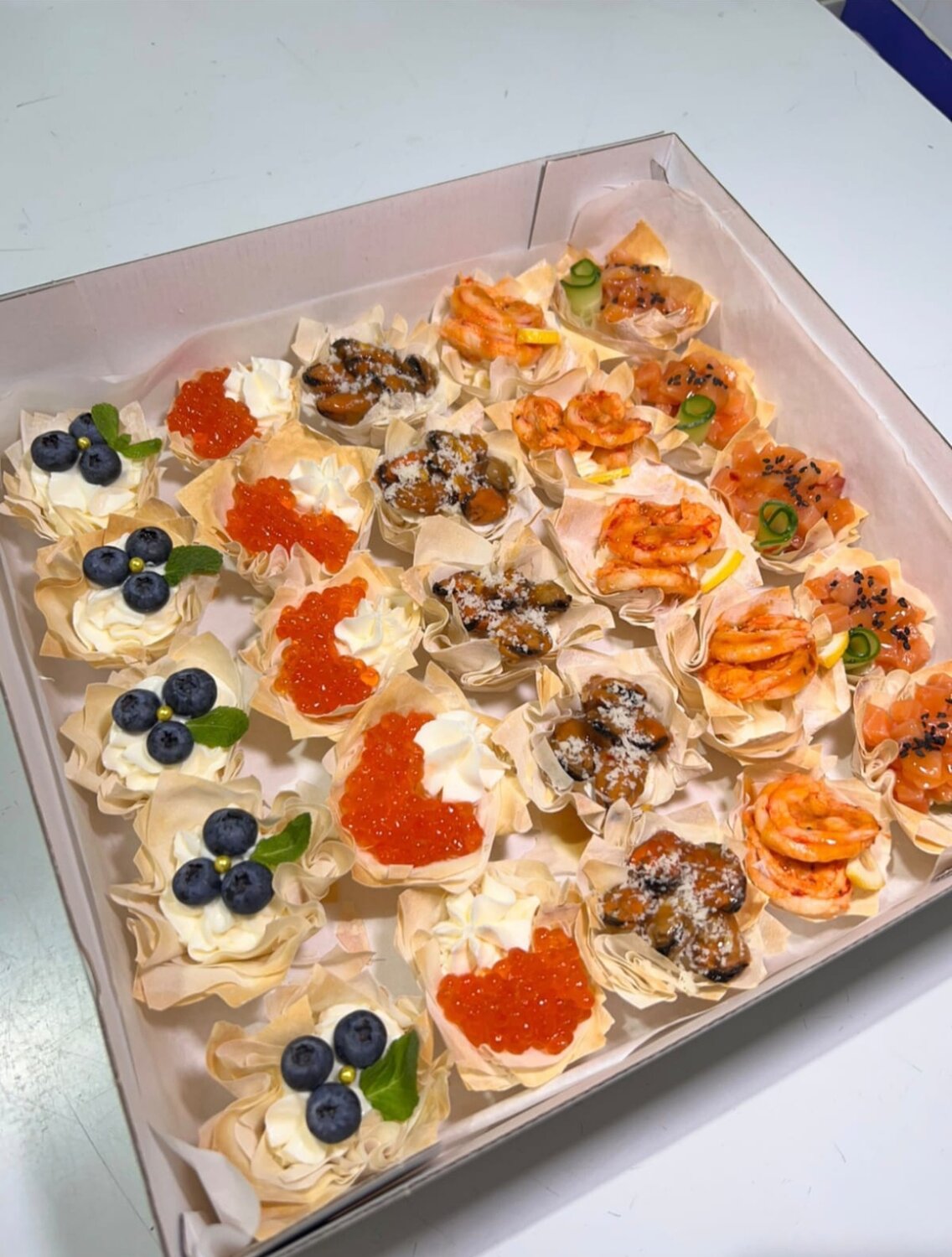 мини закуски, закуски, закуски для праздничного стола, тарталетки с начинкой для фуршета, закуски тарталетки