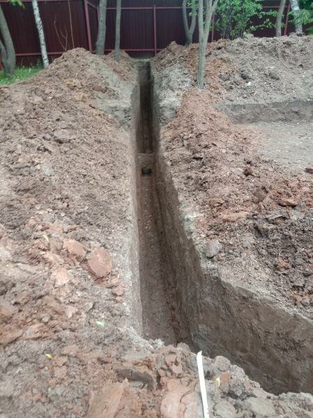 копка траншей, траншея под водопровод, копка траншеи для водопровода, копка траншеи вручную, копка траншеи под водопровод
