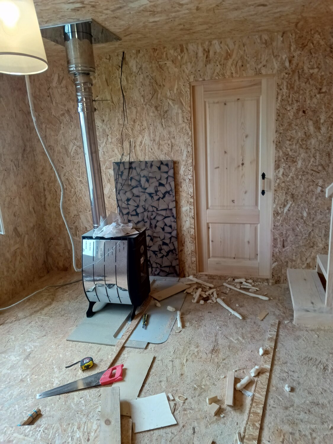 печь в каркасном доме, печь в деревянном доме, дровяная печь, печь в доме из сип панелей, печь камин в каркасном доме