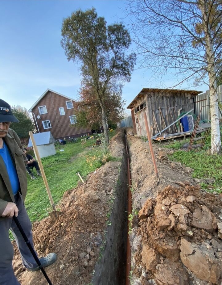 траншея для водопровода, сети водоснабжения, системы водоснабжения, канализация, водопровод