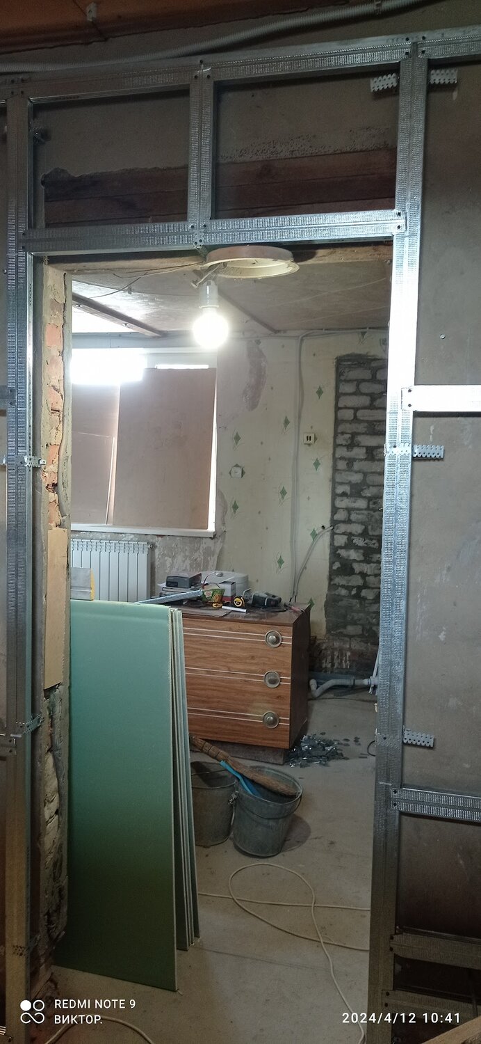 перегородка из гипсокартона, межкомнатная перегородка гкл, перегородки из гкл, уменьшение дверного проема гипсокартоном, гипсокартонные перегородки