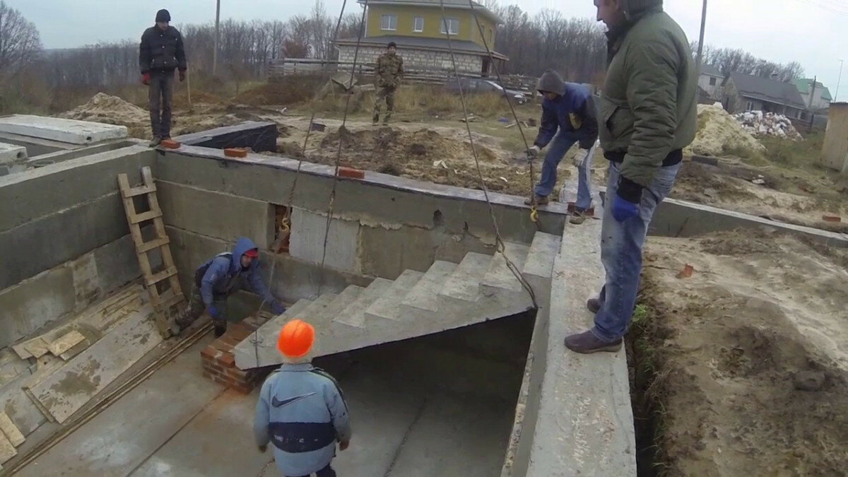 сборно монолитный фундамент, фундамент из фбс, монтаж лестничных маршей, монолитный фундамент, фундамент из блоков фбс