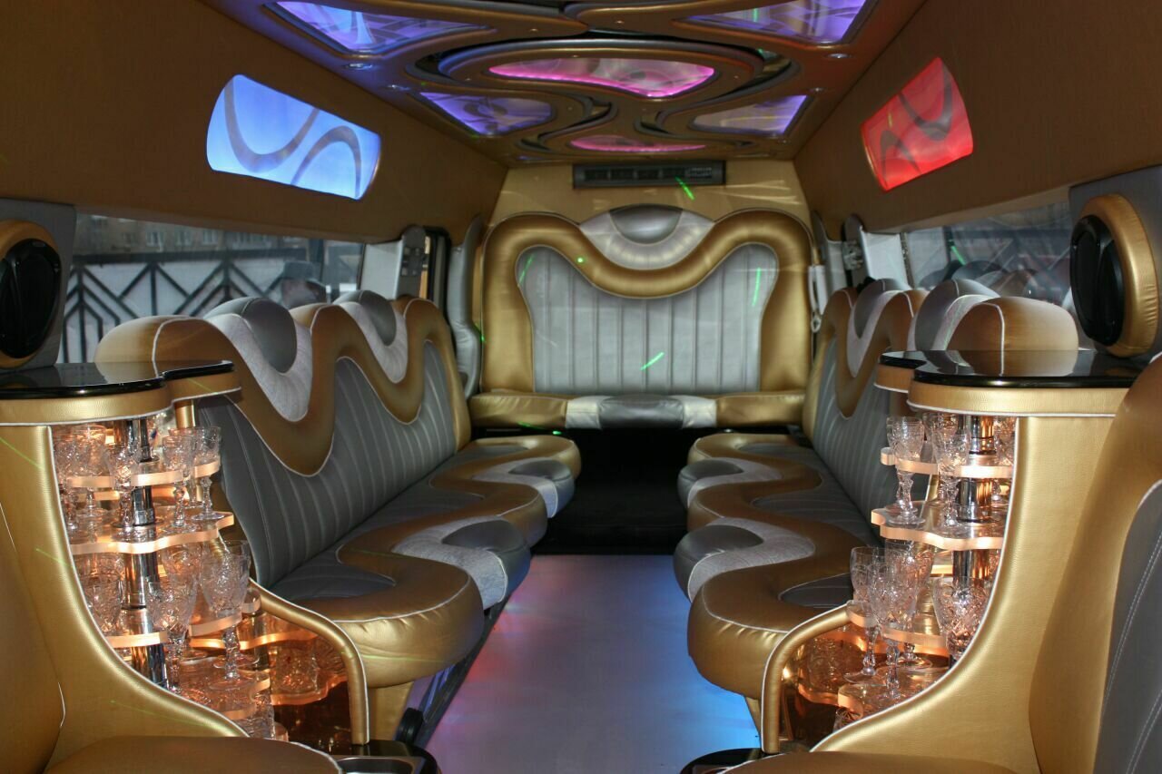При подготовке материалов о лимузине на базе Hummer H1 использовались авторитетные отраслевые источники, обеспечивающие достоверность технических и исторических данных. Основное внимание уделялось специализированным автомобильным изданиям и экспертной аналитике.