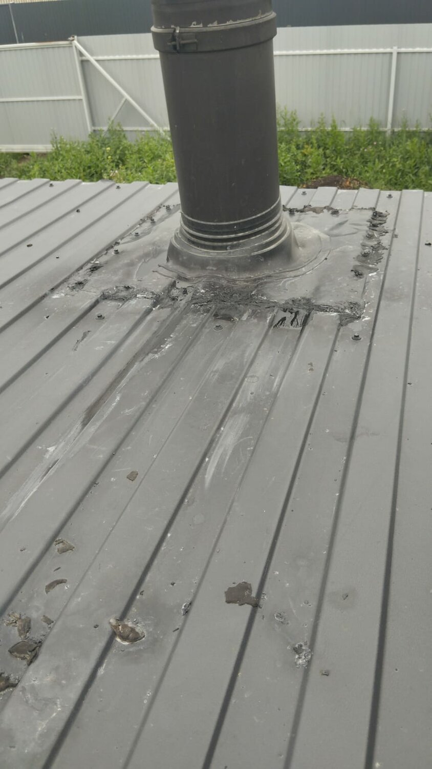 проход через крышу для дымохода, дымоход через крышу, проход дымохода через кровлю, труба дымоход, проход трубы через крышу