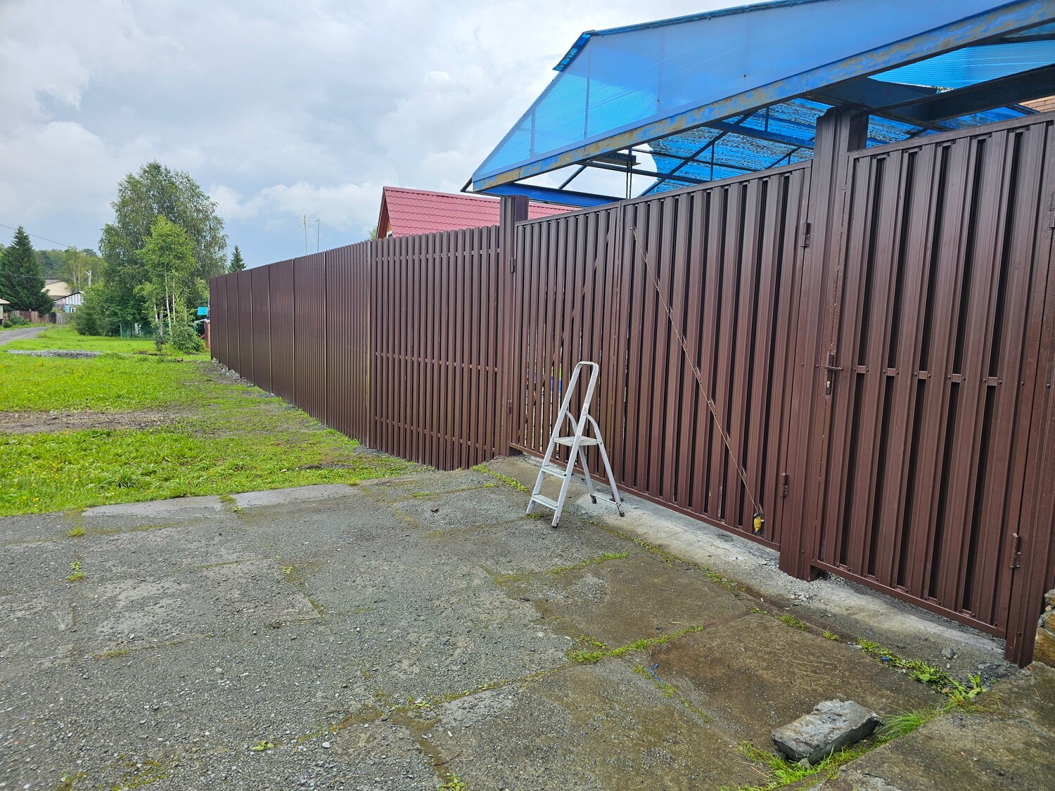 ворота профнастил, профлист забор, ворота забор, заборы профнастил, ворота откатные из профнастила с10