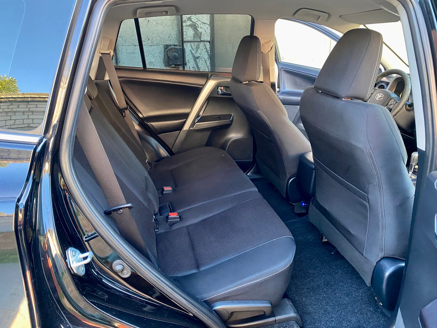 toyota rav4 салон сзади, тойота рав 4 салон, тойота рав 4 салон сзади, тойота рав-4 2022 салон сзади, салон рав 4