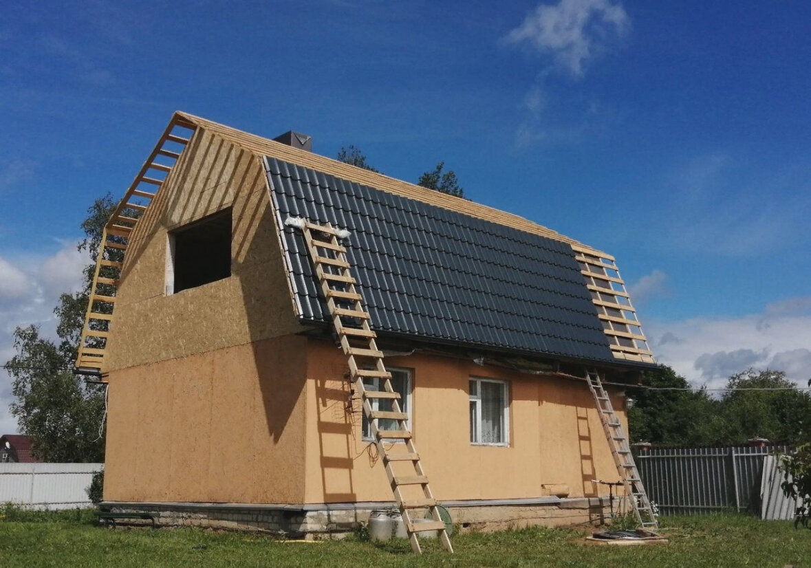полувальмовая мансардная кровля, ломаная крыша металлочерепица, ломаная мансардная крыша, крыша мансарда, мансардная крыша на старом доме