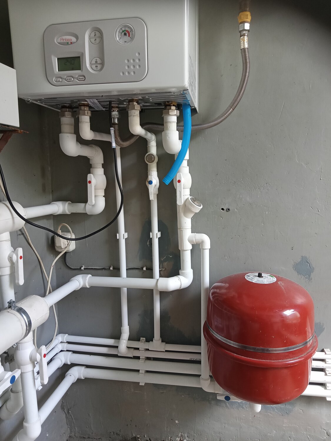 обвязка газового котла металлопластом, обвязка котла, отопление водоснабжение, управление водоснабжением в частном доме, обвязка газового котла