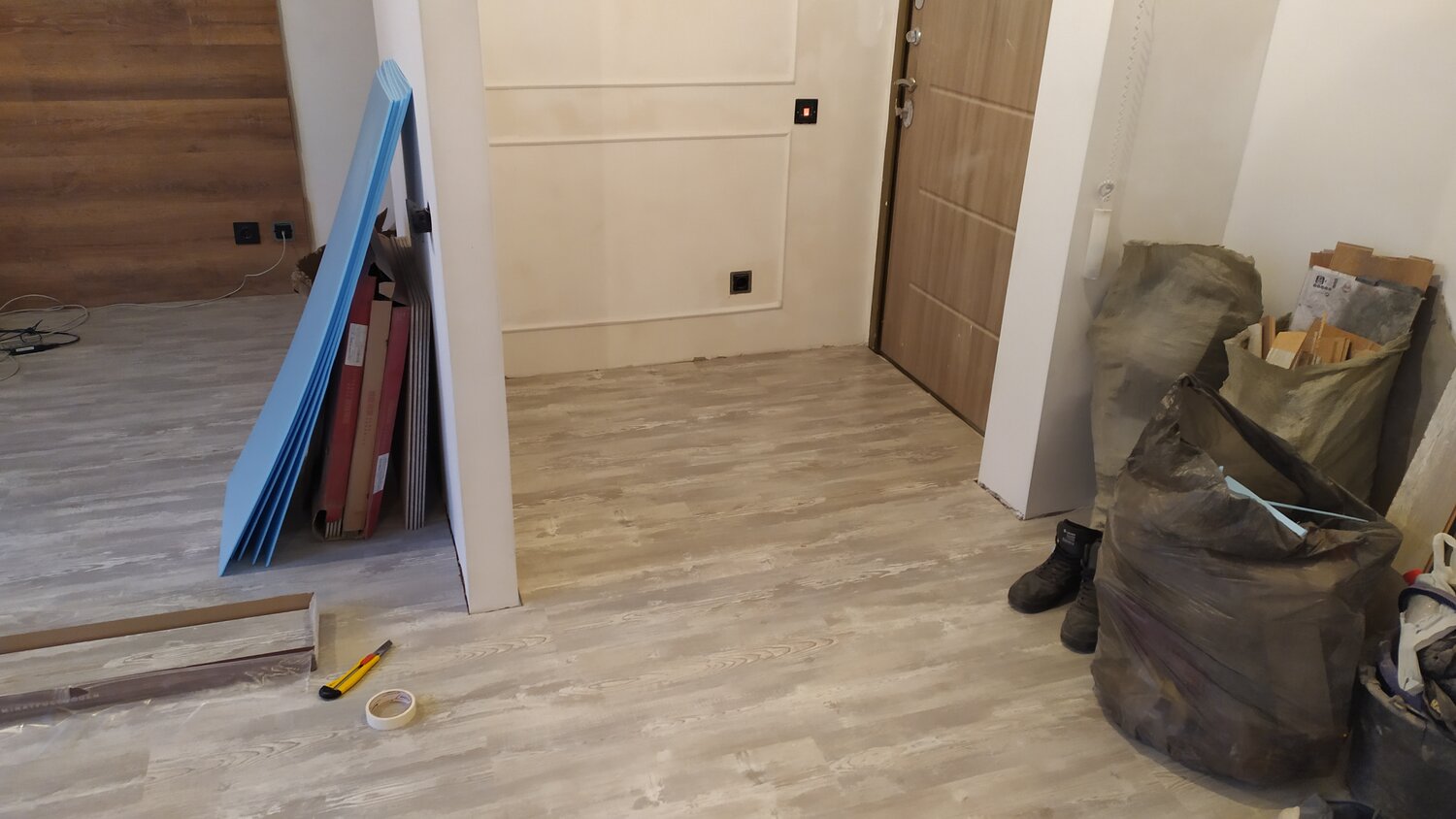 укладка ламината, пол, ламинат, линолеум в коридор, линолеум в прихожую под ламинат
