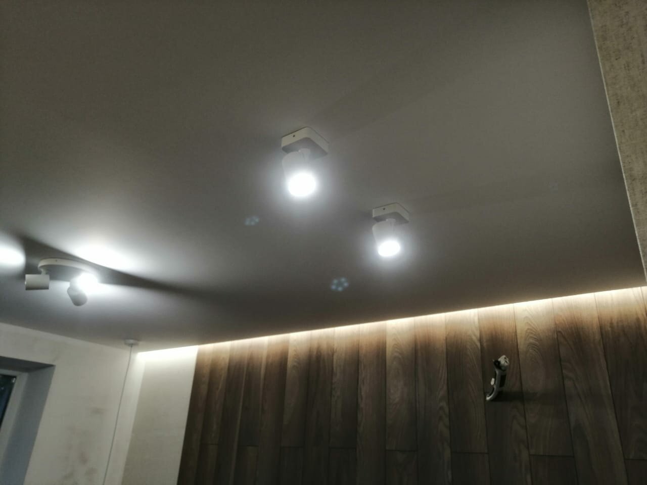 парящий потолок, потолок, натяжной потолок, двухуровневые потолки, натяжные потолки прямоугольной формы двухуровневые с подсветкой