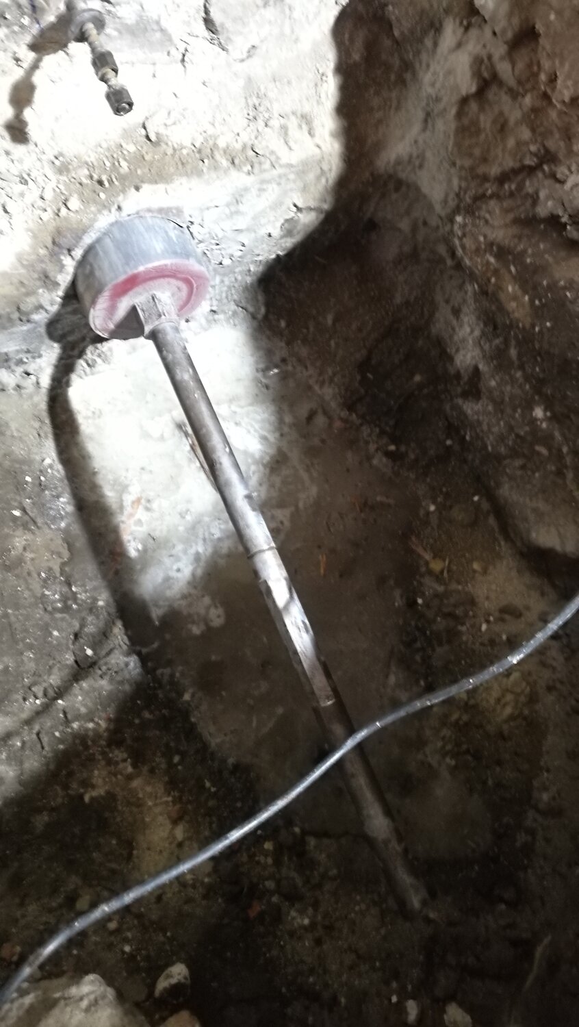 зимний водопровод из колодца, прокол под фундаментом для водопровода, обустройство скважины, заземление от скважины, заземление в частном доме