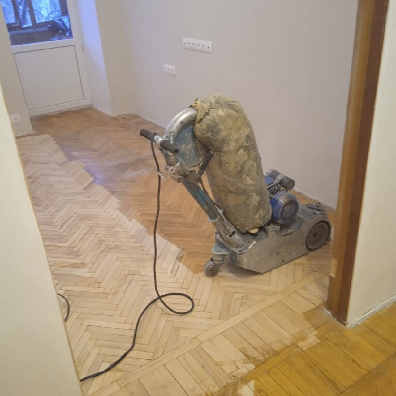 циклевка дс18б20, циклевание, шлифовка пола, циклевка деревянного пола, циклевка пола