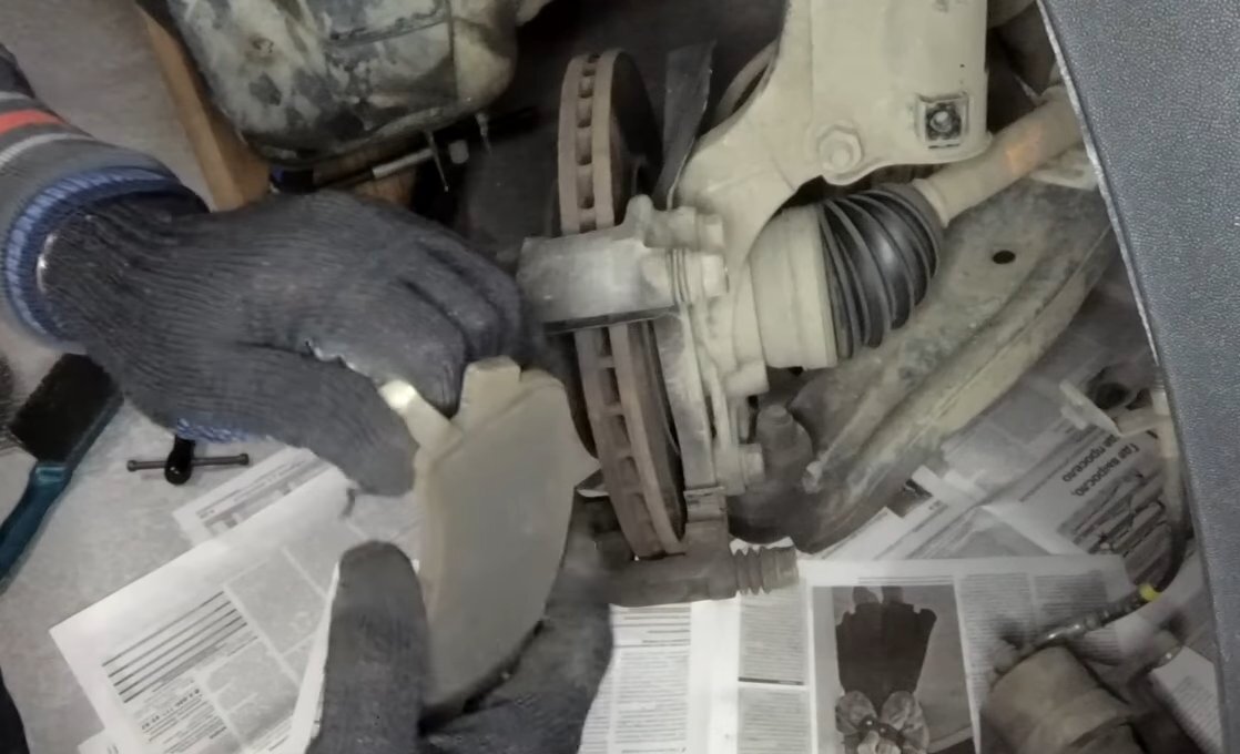 износ колодок a4 b8, замена колодок, износ колодок renault logan 2, замена тормозных колодок, передние тормозные колодки
