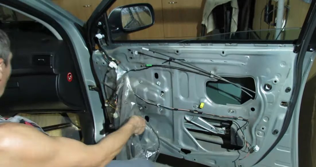 тойота авенсис 2 шумоизоляция дверей, шумоизоляция дверей toyota camry 40, шумоизоляция дверь передняя тойота рав 4 2014, виброизоляция дверей тойота королла 120, шумоизоляция передних дверей тойота камри 40