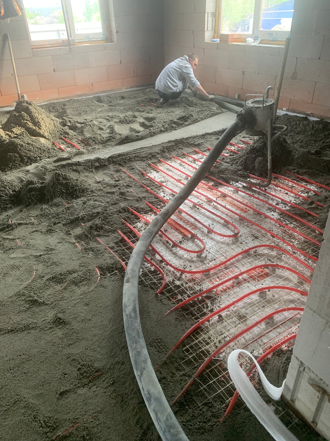 полусухая стяжка для теплого водяного пола, стяжка теплого пола, стяжка пола, устройство стяжки пола, монтаж теплого пола