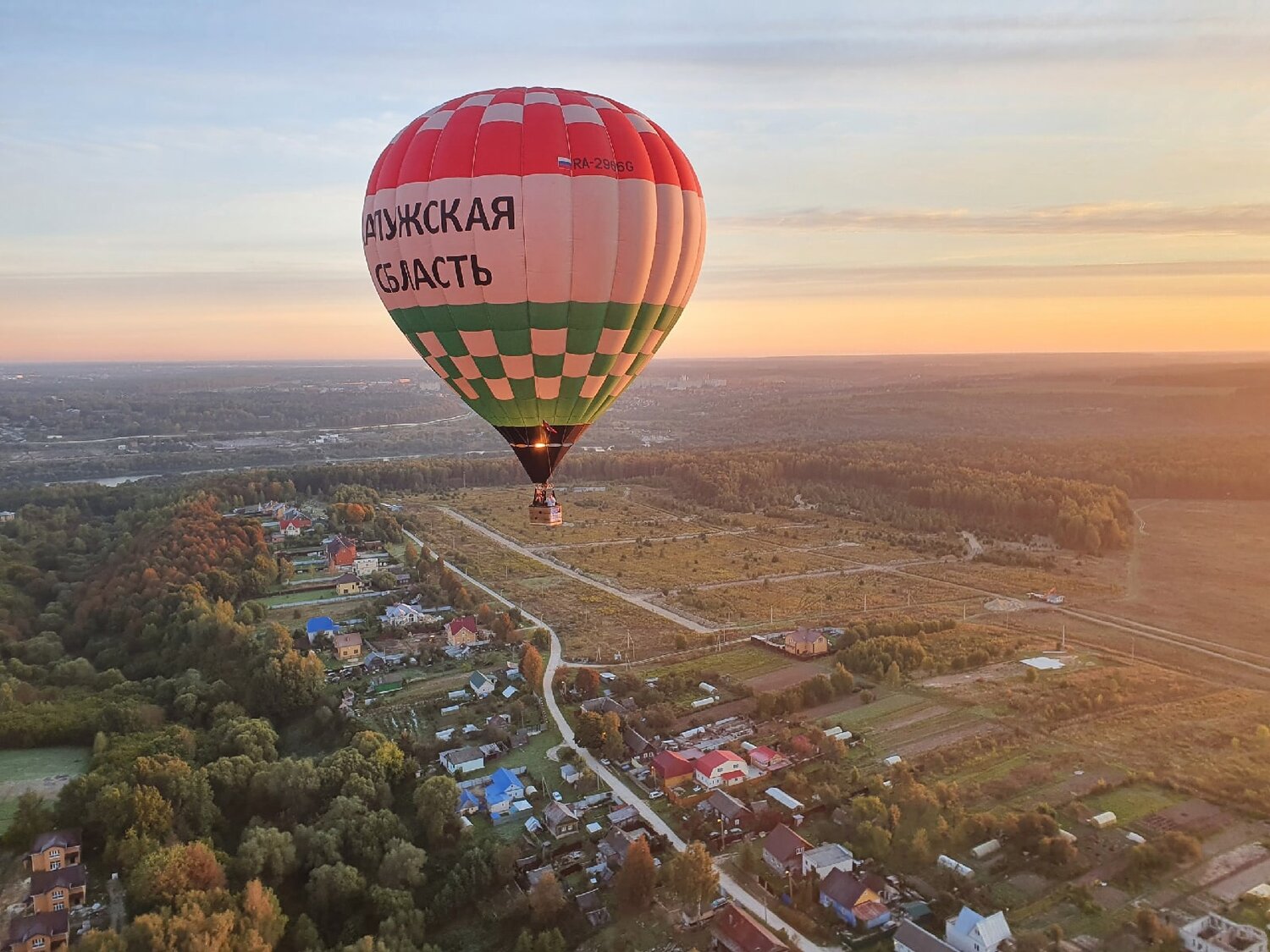 большой воздушный шар, воздушный шар, вид с воздушного шара, аэростат, воздушный шар полет