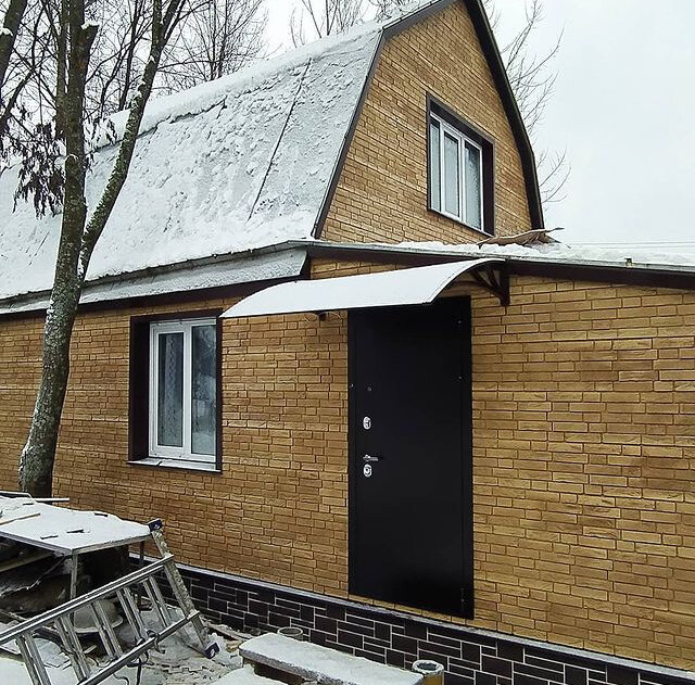 цокольный сайдинг, кирпичный дом с пристройкой из сайдинга, сайдинг кирпич, альта профиль фасадные, фасадные панели альта профиль