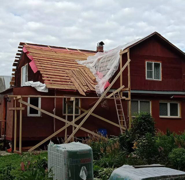 кровельные работы, монтаж кровли, кровля, фронтон крыши, фронтон металлочерепица