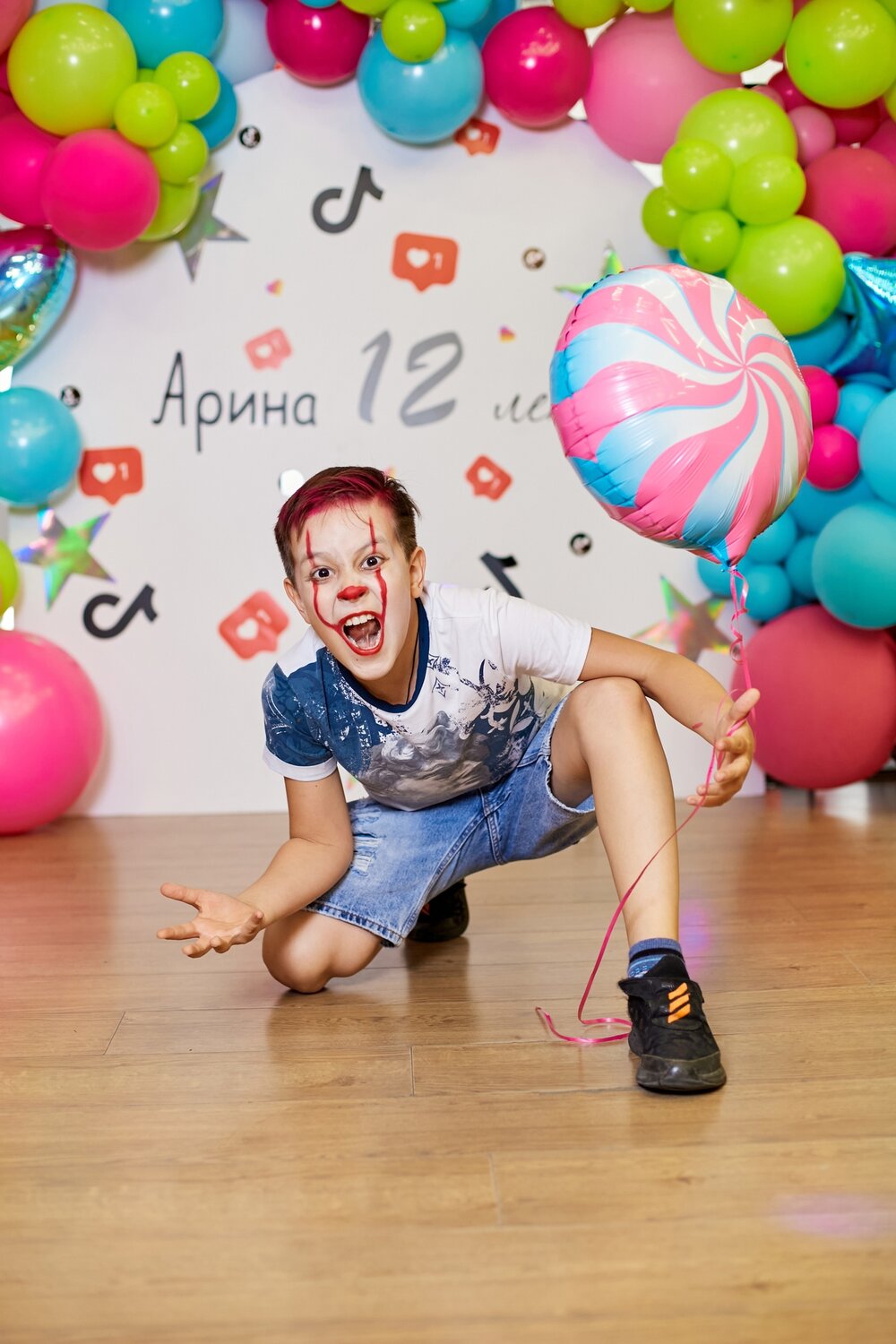 веселые детские праздники, детский праздник, девочка, детский праздник дома, реквизит для аниматора детских праздников