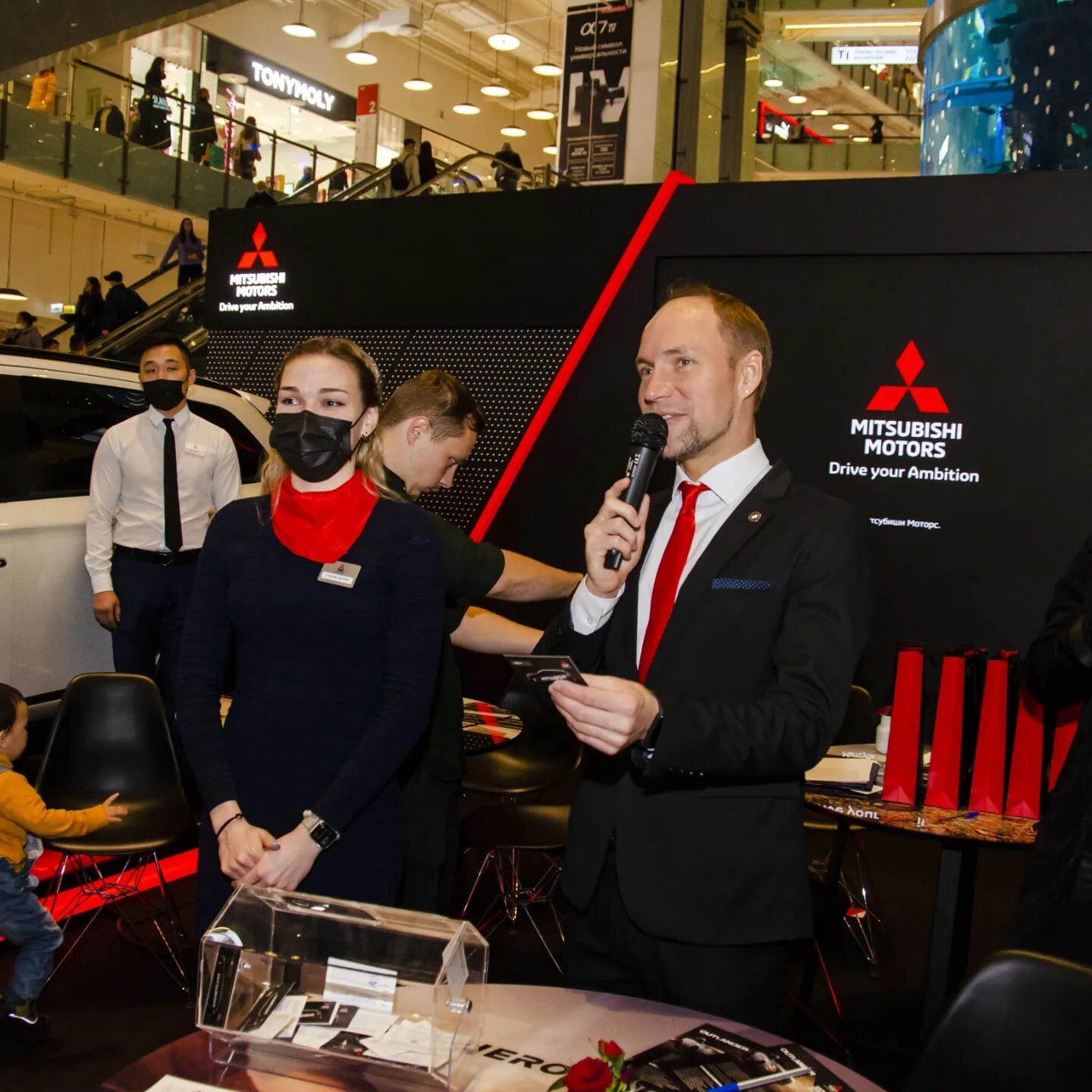 mitsubishi motors, дилерский центр, мужчина, mitsubishi, кирилл разумовский росконгресс