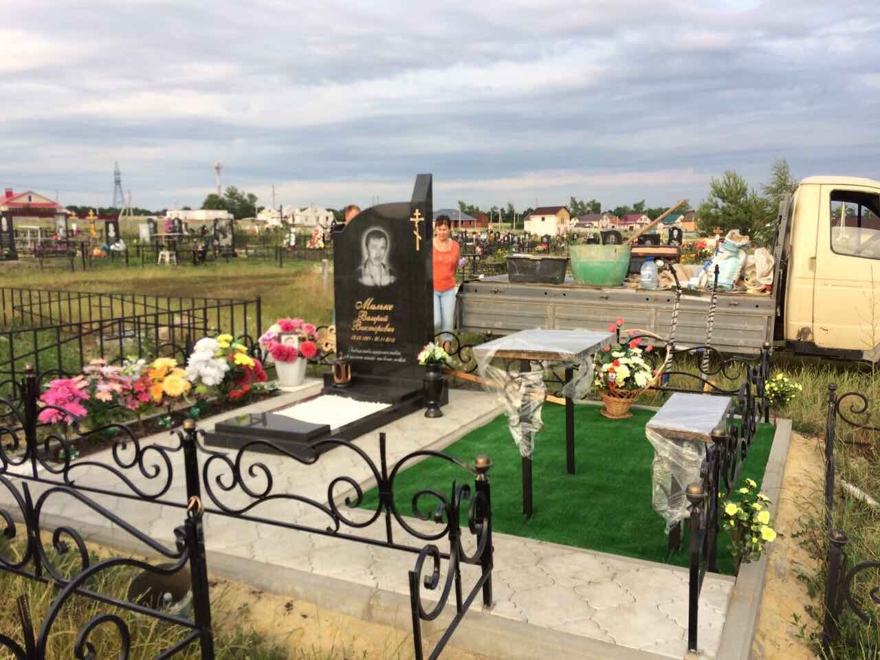 мужчина, памятники на могилу гранитные небольшие, черневское кладбище официальный сайт, пыхтинское кладбище памятники, памятники на могилу