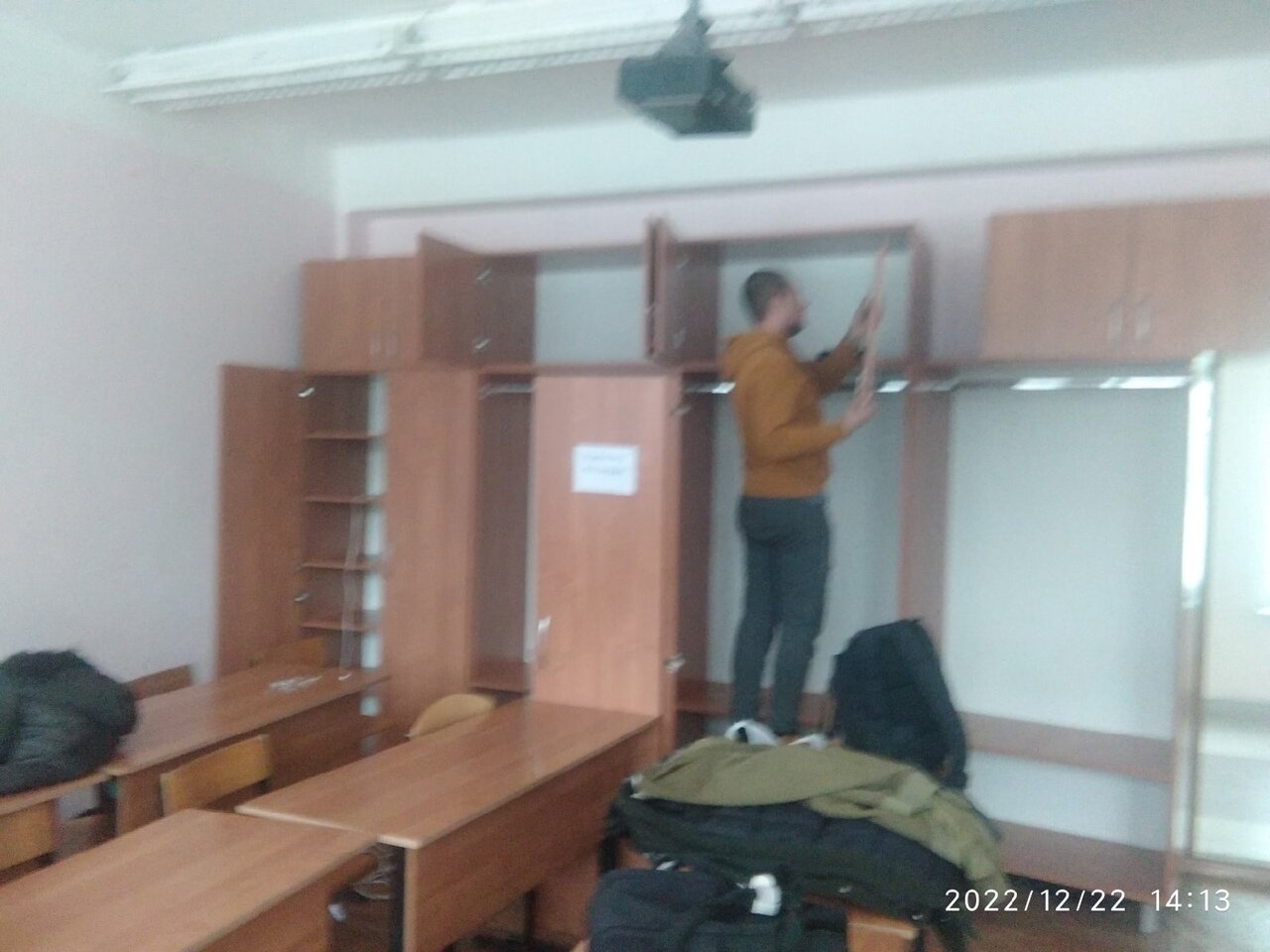 в школе, работа в школе, средняя школа, человек, офис в селе