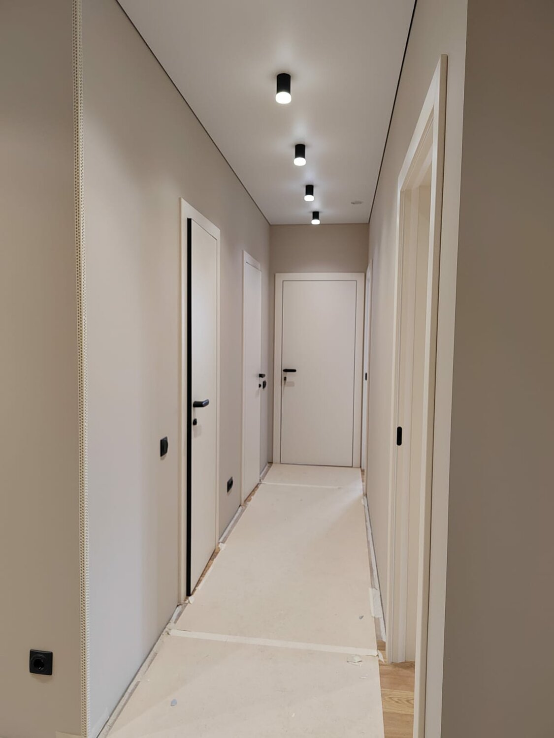 дизайн прихожей в стиле минимализм, коридор современный дизайн, интерьер прихожей, дизайн коридора, интерьер