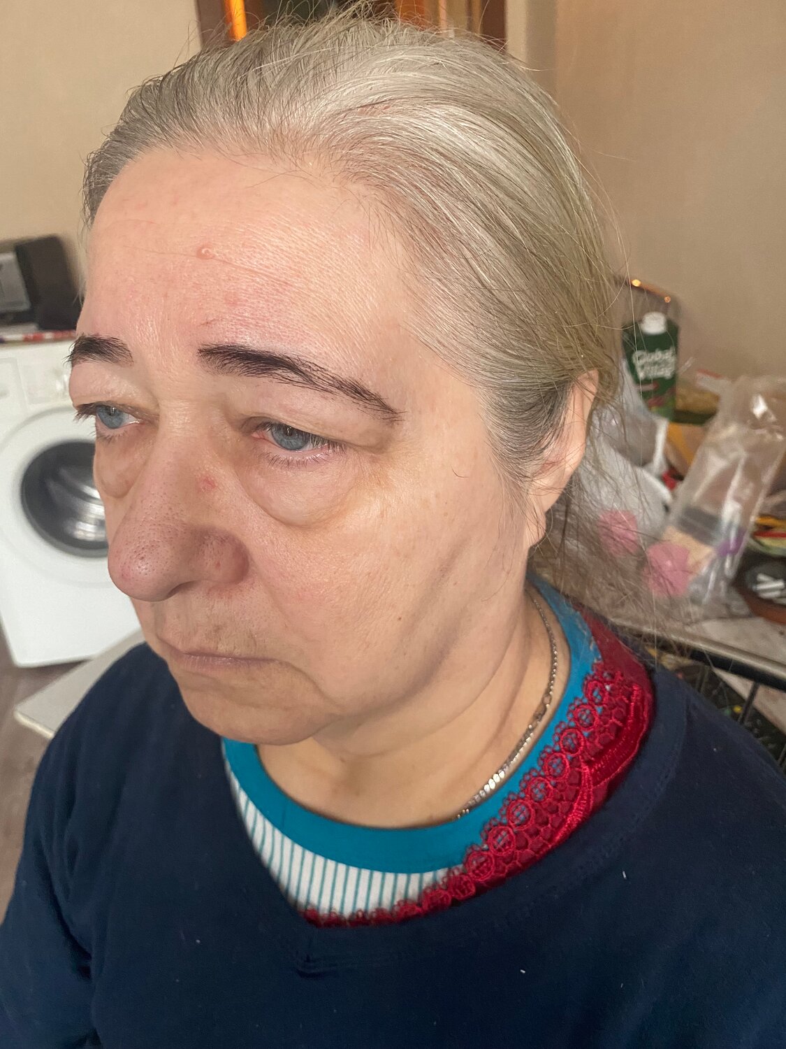 женщина, окрашивание бровей, человек, брови, бабушке