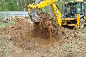 корчевание пней, экскаватор-погрузчик jcb 3cx выкорчевывание пней, корчевание пней экскаватором, корчевка пней, корчевка