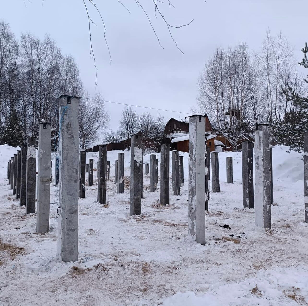 забивные сваи, железобетонные сваи зимой, жб сваи, железобетонные сваи, сваи