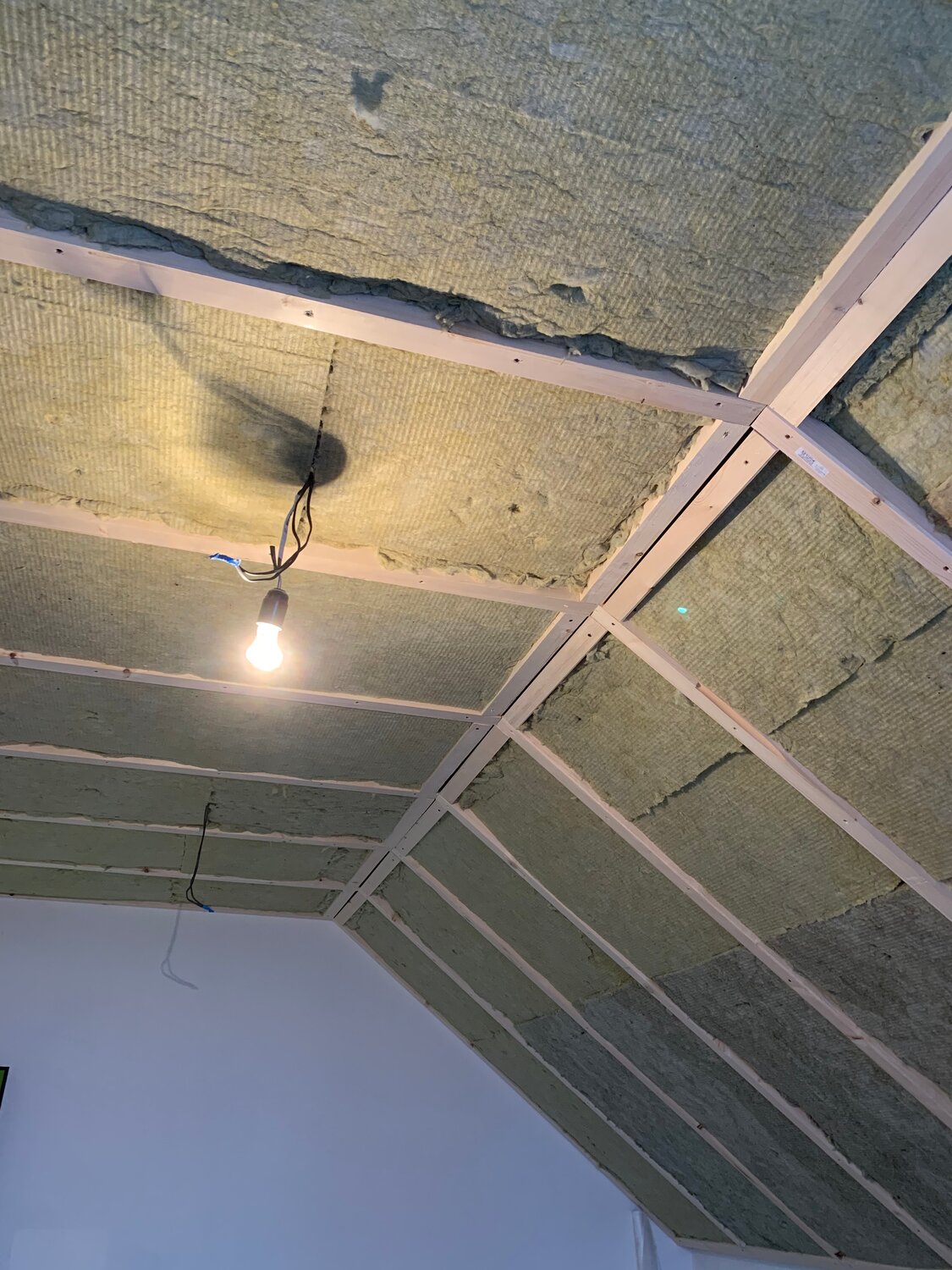 утепление потолка, утепление потолка в каркасном доме, утепление фронтона изнутри мансарды пенопластом, утепление мансарды изнутри минватой, утепление мансарды