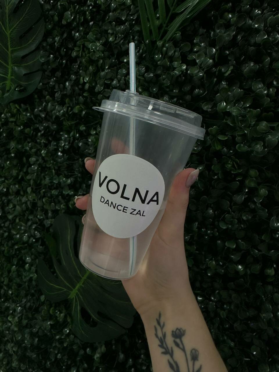 стакан, wake cup кофейня, стакан aloha, пластиковый стакан, стакан с крышкой