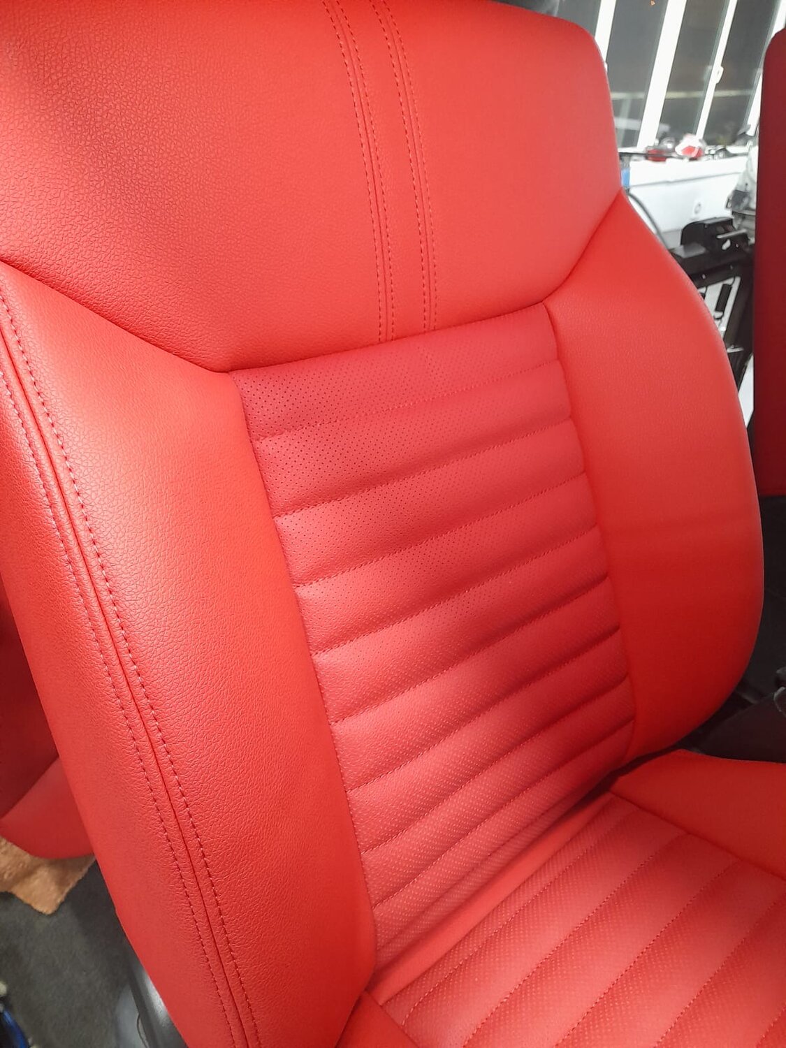 перетяжка салона автомобиля, салон автомобиля, перетяжка салона, alfa romeo giulietta чехол, сиденье автомобиля