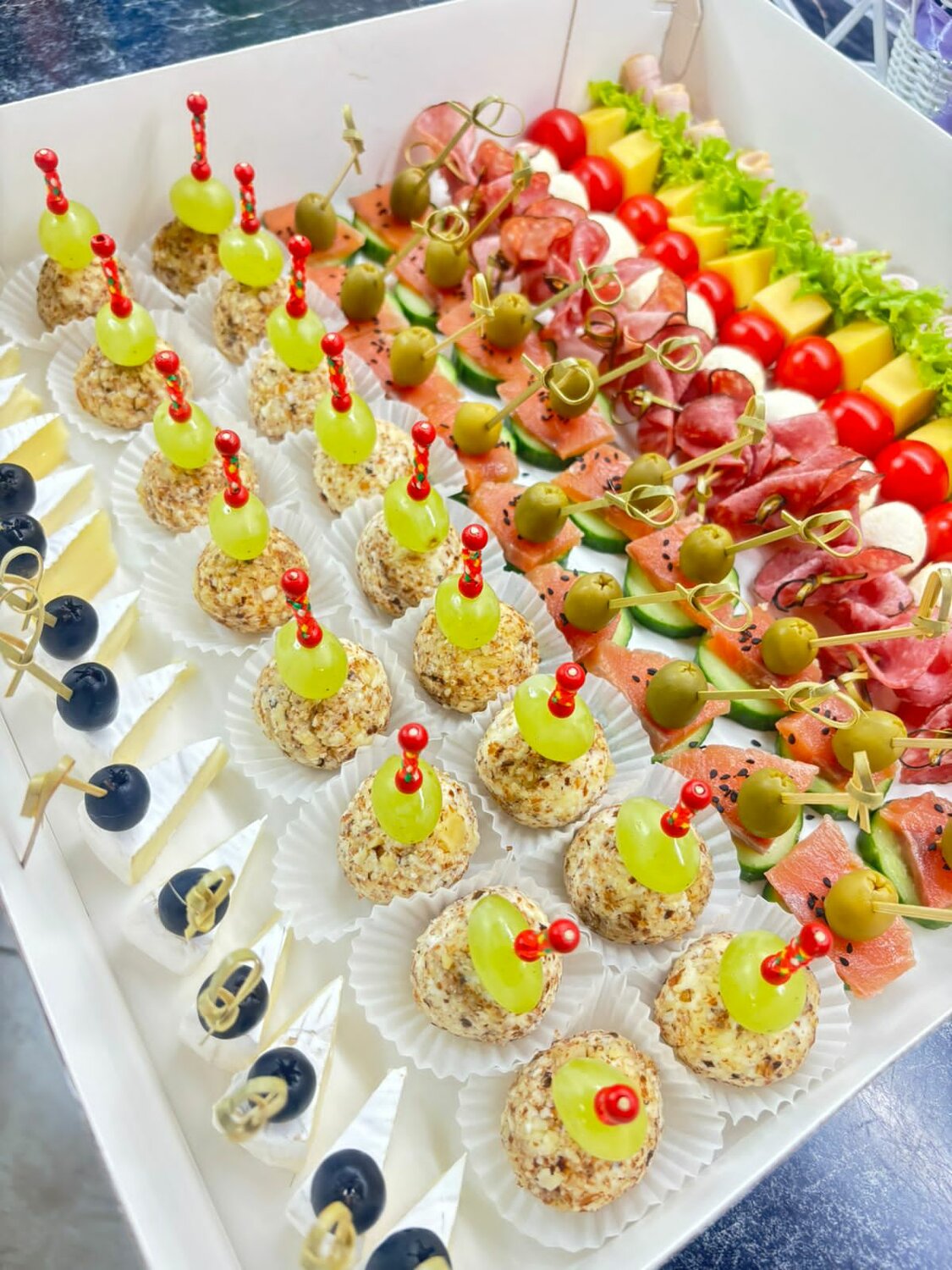 закуски для фуршета, закуски для фуршетного стола, закуски канапе, праздничный стол закуски, закуски на праздник