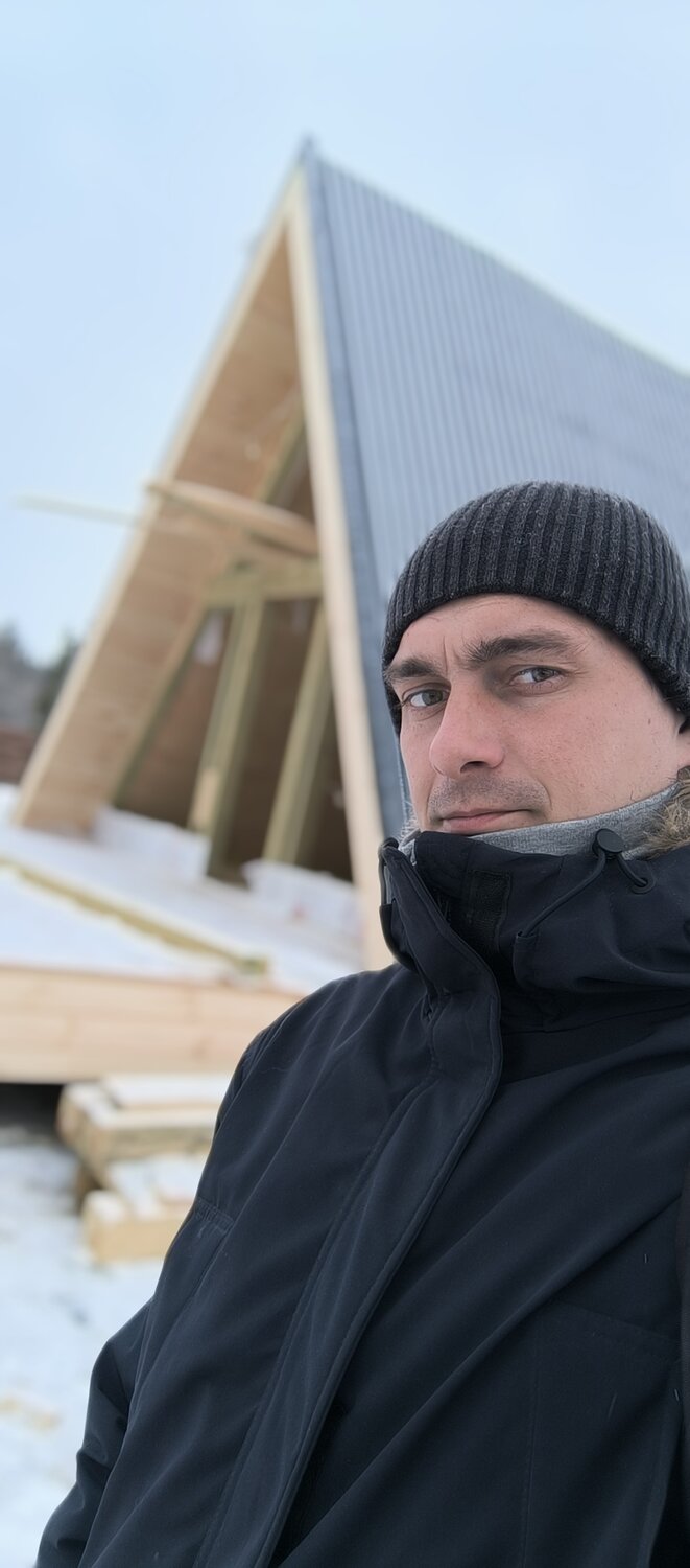 дом строй, каркасный дом строительство, строительство загородного дома, мужчины, каркасный дом
