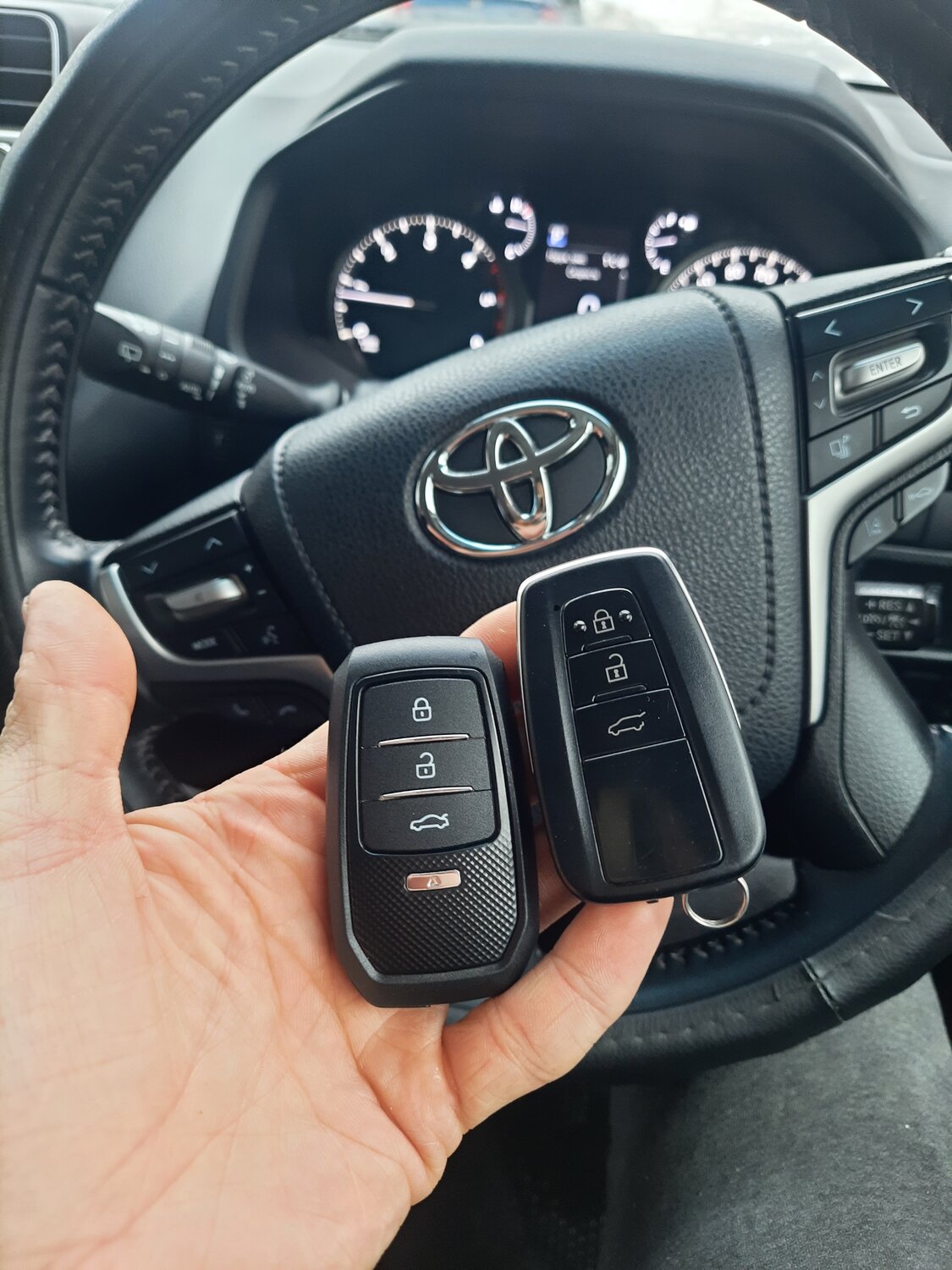 toyota highlander ключ, ключ от toyota land cruiser 200, тойота прадо 150 защита от угона, ключ тойота камри, ключ тойота