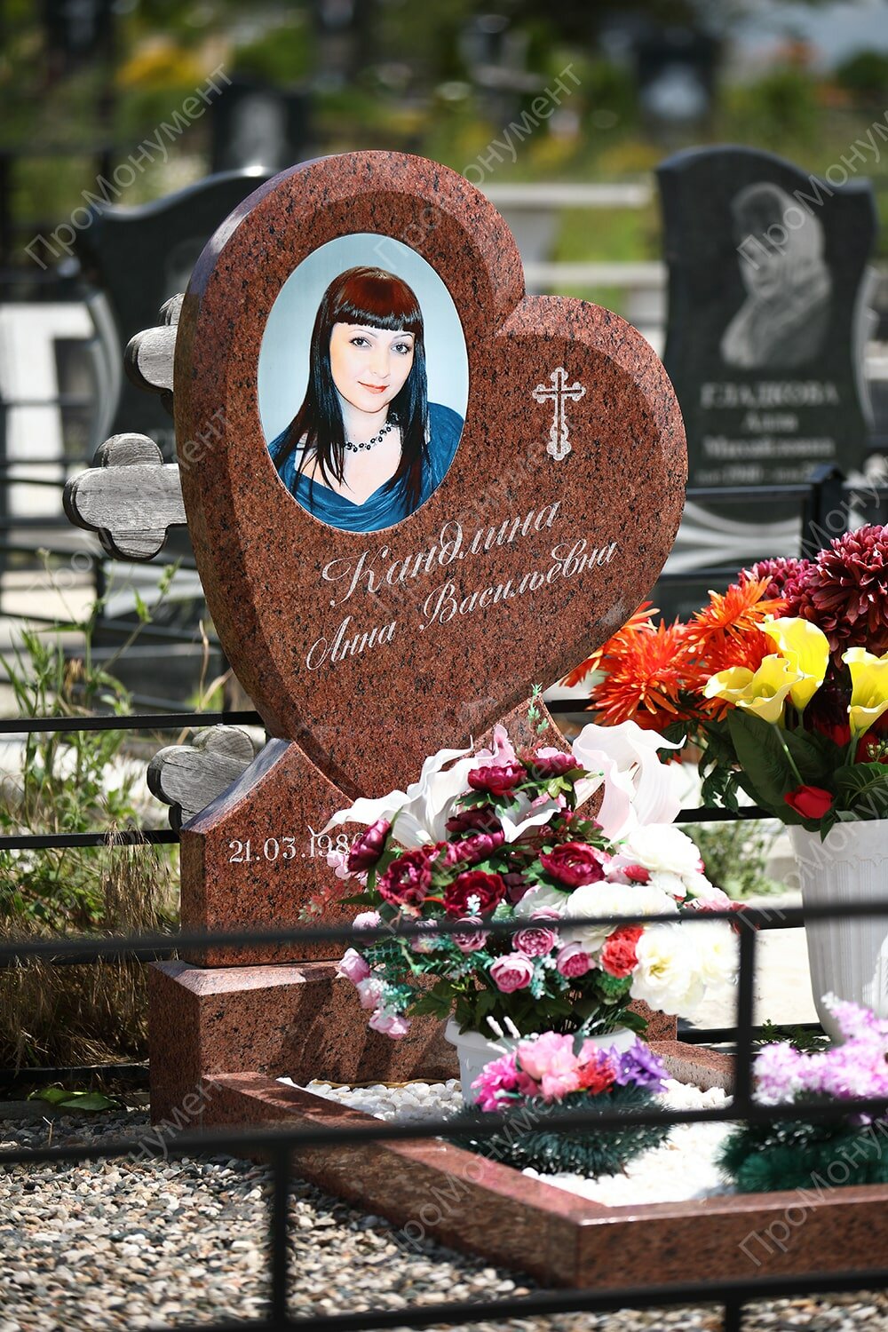 памятник сердце на могилу, памятник сердце, памятник в форме сердца на могилу, памятник, памятники надгробные