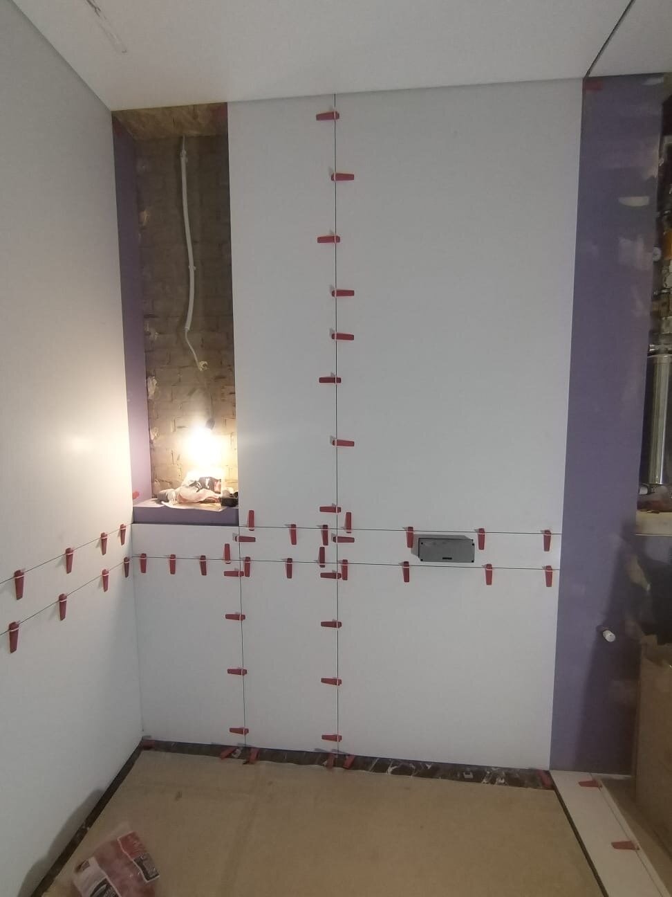 выравнивание плитки, система укладки плитки свп, укладка плитки, система выравнивания плитки на стене, свп для укладки плитки