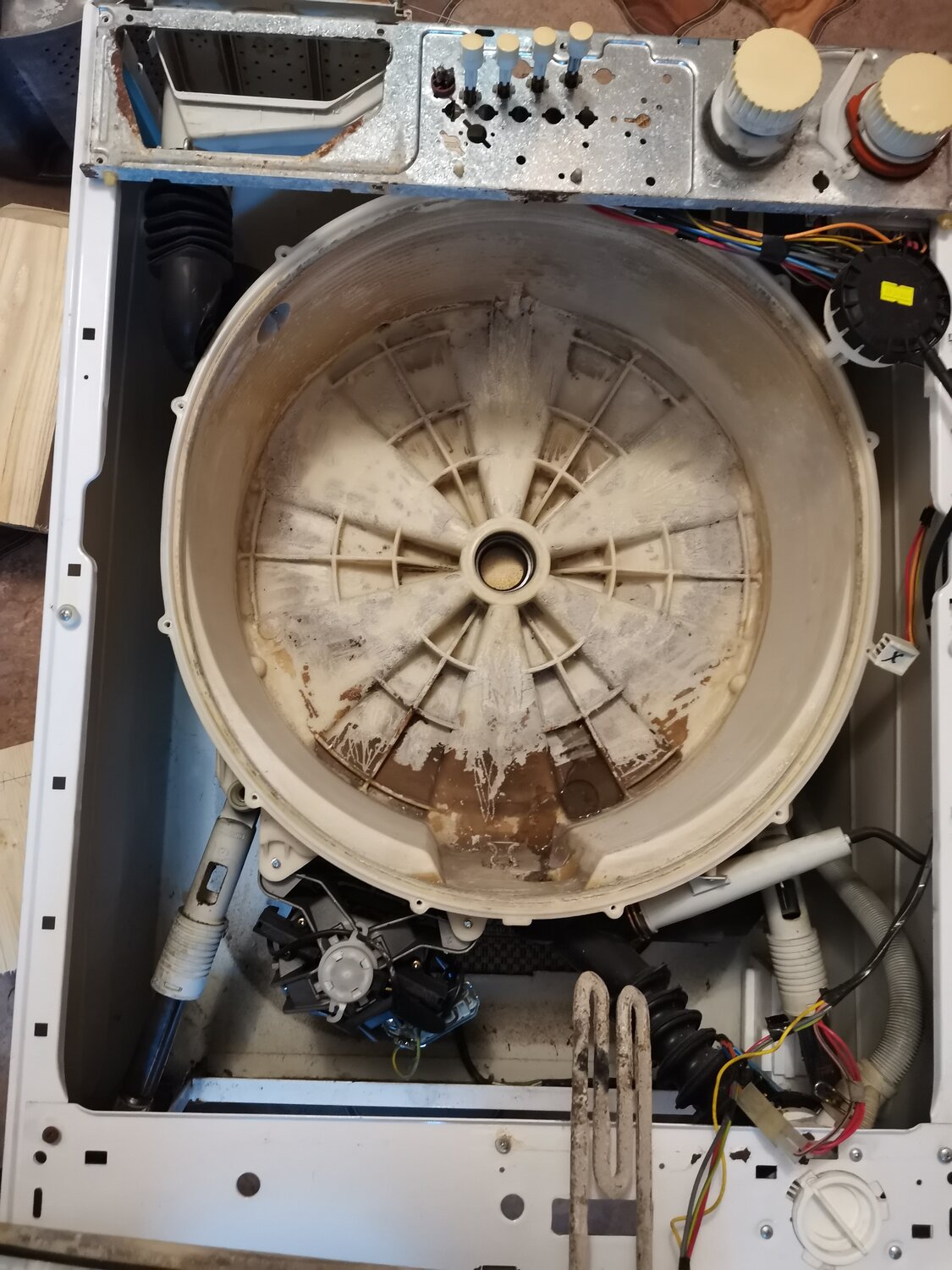 разобранная стиральная машина, вертикальная стиральная машина, бытовая техника, стиральная машина вертикальной загрузки, стиральная машина электролюкс с вертикальной загрузкой