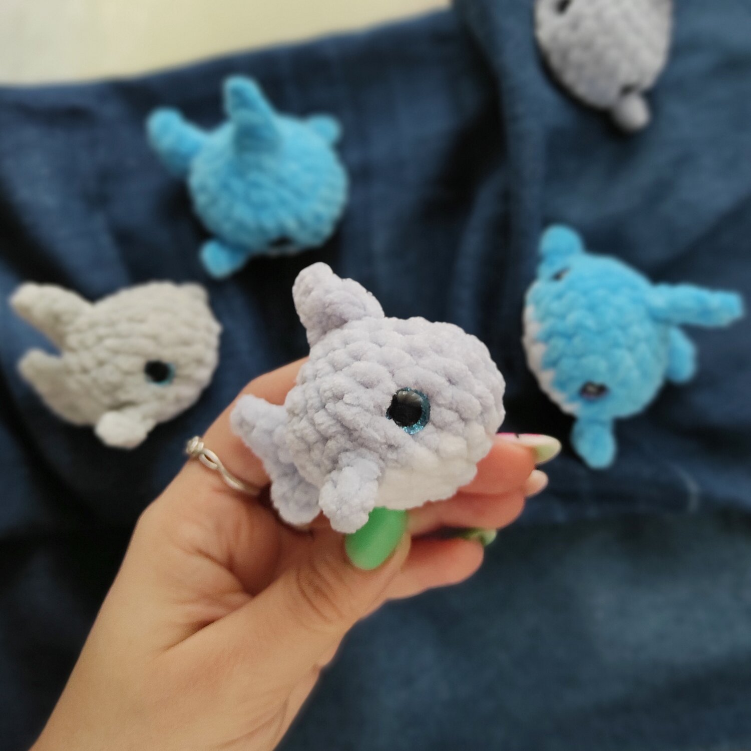 вязаная игрушка китенок, милые игрушки крючком, китёнок крючком из плюшевой пряжи, вязаные игрушки, амигуруми