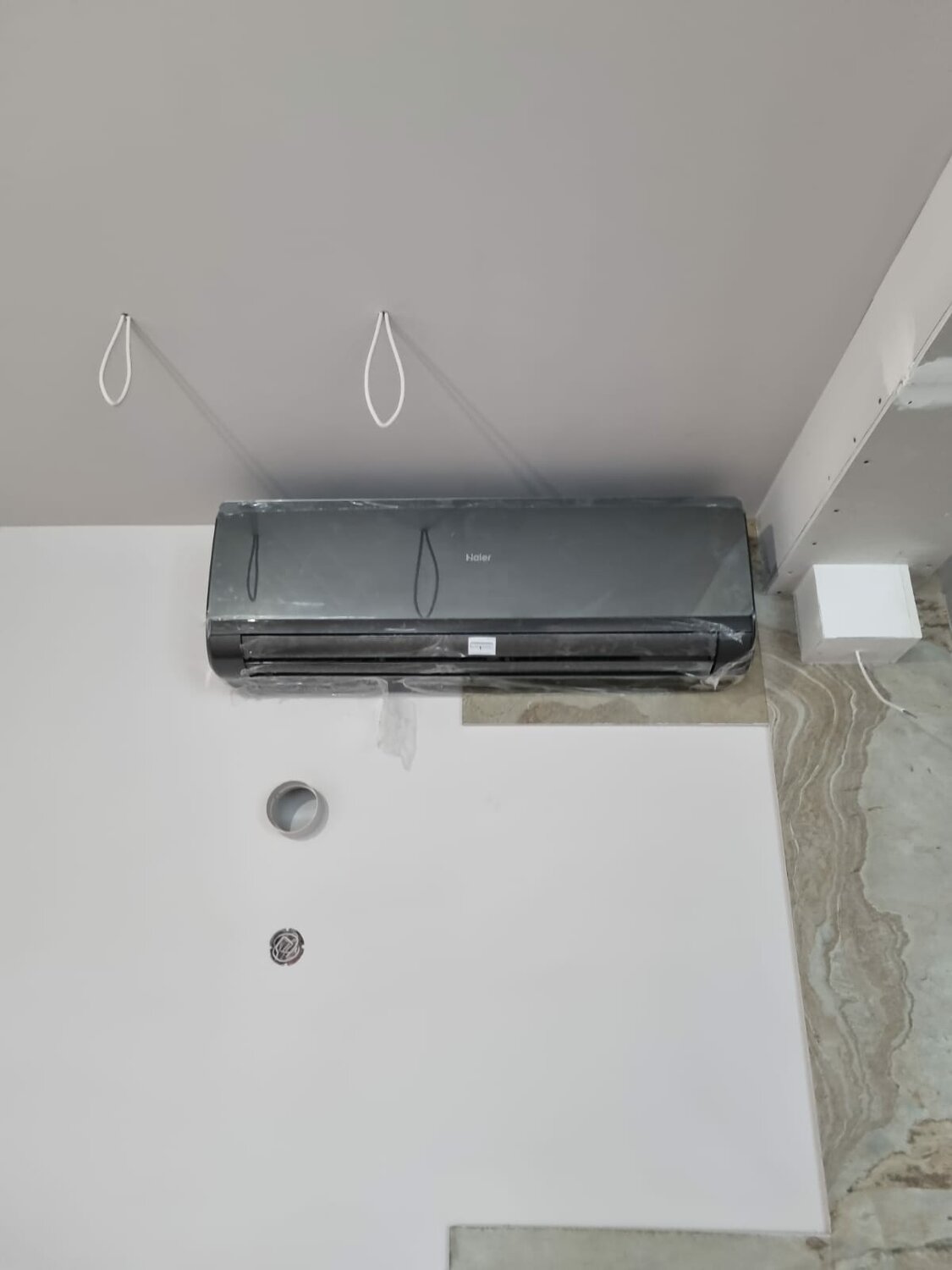 установленный кондиционер, кондиционер, кондиционеры сплит системы, установка кондиционера, кондиционер бу