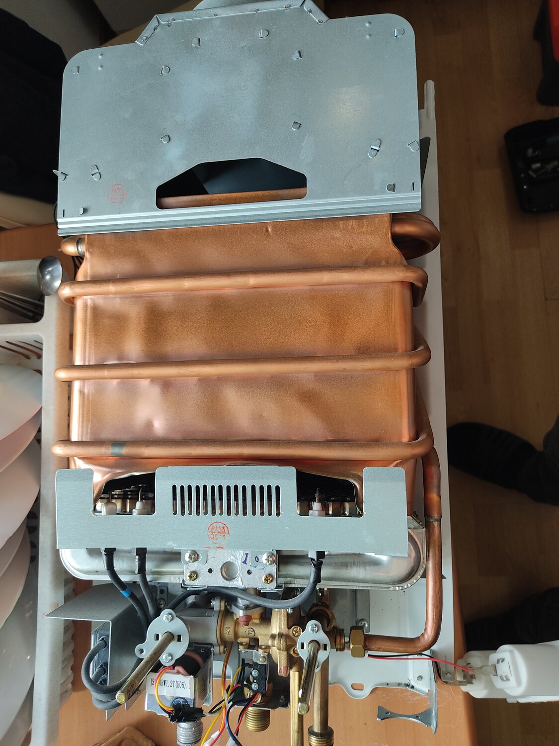 колонка газовая electrolux gwh 11 nanopro 2.0, газовая колонка, газовая колонка электролюкс, газовая колонка ладогаз, газовая колонка ладогаз впг 11pl