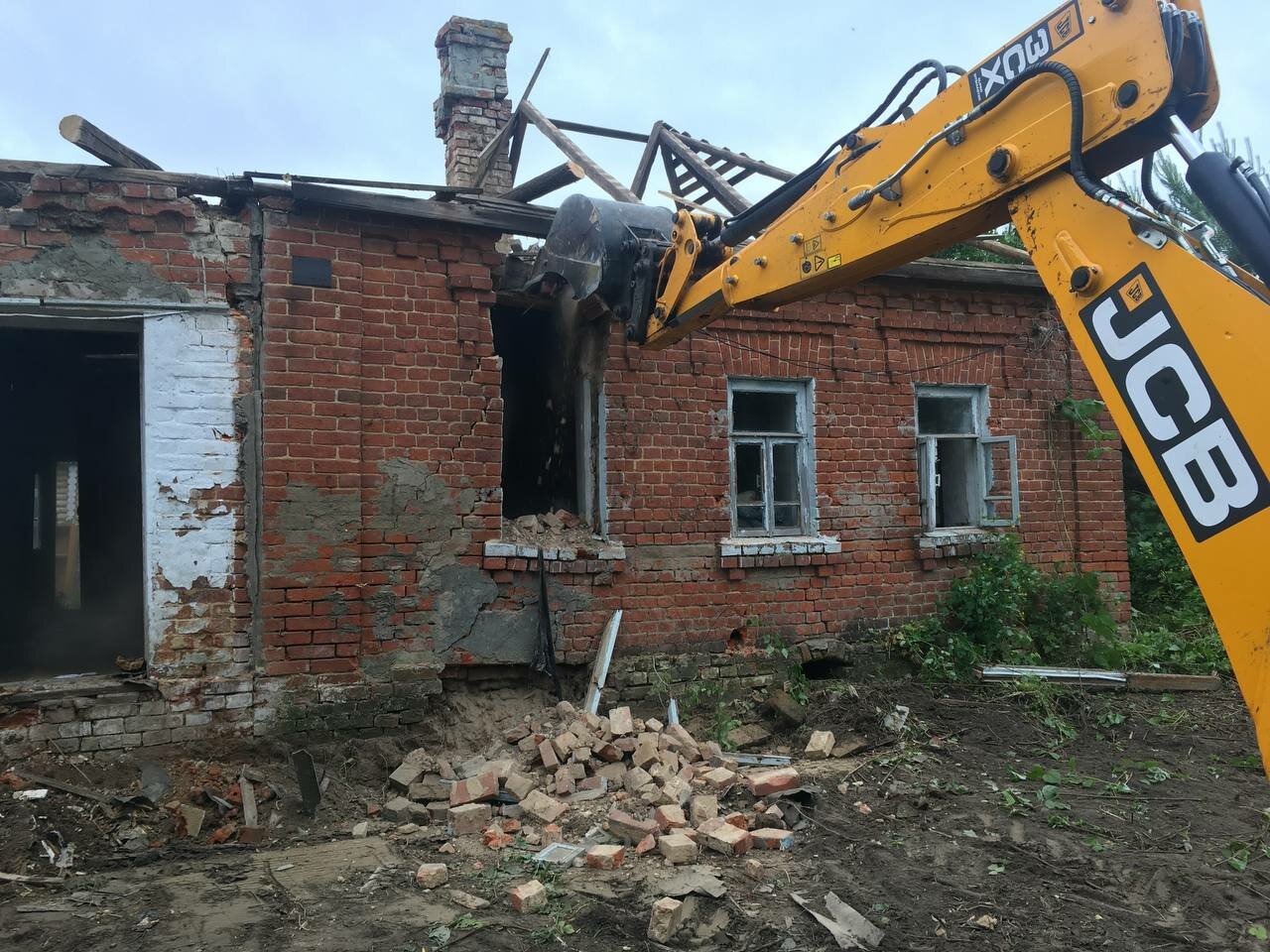 снос дома, снос домов, снос, снос кирпичного дома, аварийный дом