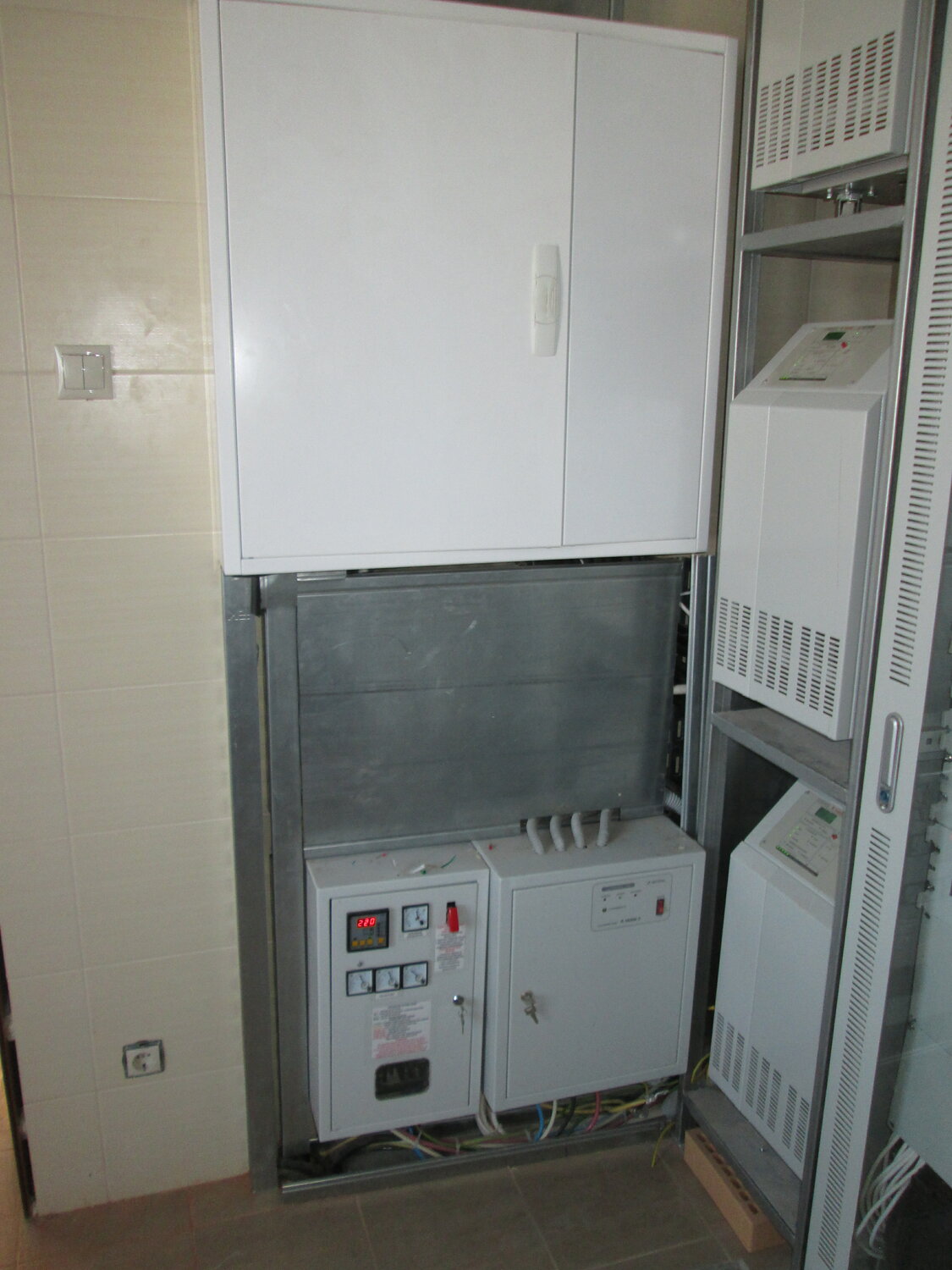 лифт малый грузовой пг-0125, ячейка, лабораторный шкаф, ячейка кру, распределительный шкаф