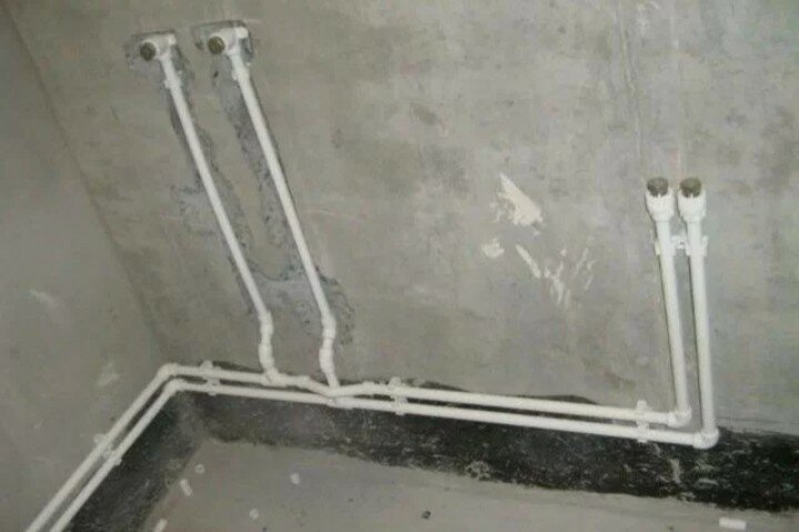 полипропилен штроба канализация, разводка труб в ванной, разводка труб, разводка полипропиленовых труб в ванной, монтаж водопровода в ванной